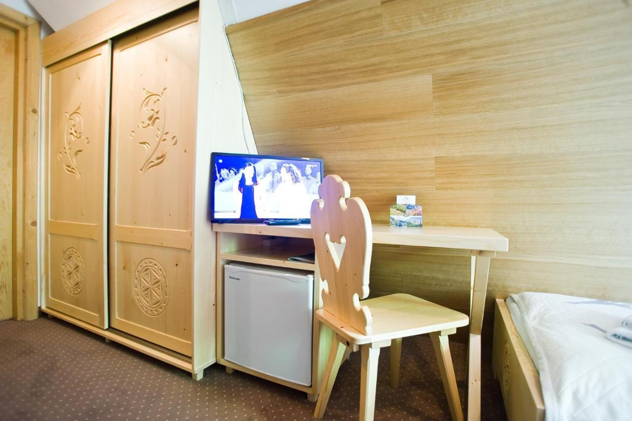 Economy Twin Room External Bathroom