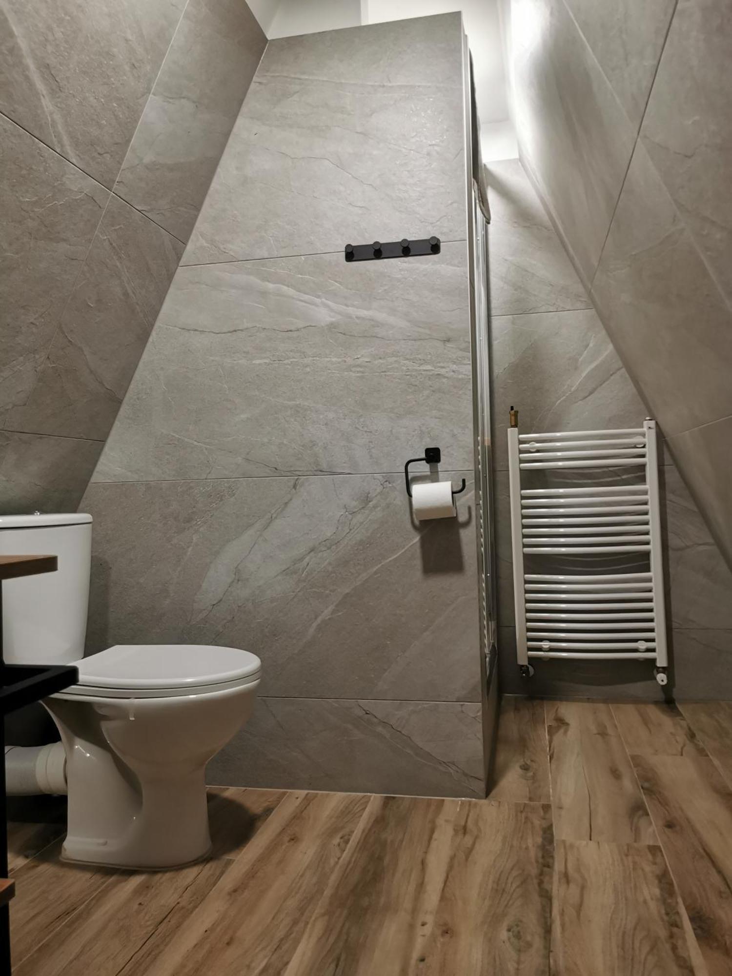 Economy Twin Room External Bathroom